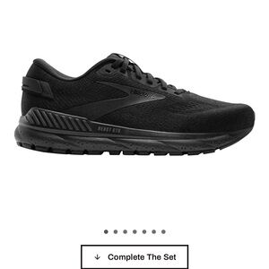 Brooks Beast GTS 24 All-Black Athletic Sneakers NEW in box